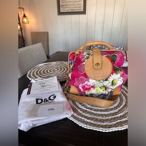 Gorgeous authentic vintage 90’s Dolce and Gabbana “Doctor” Bag